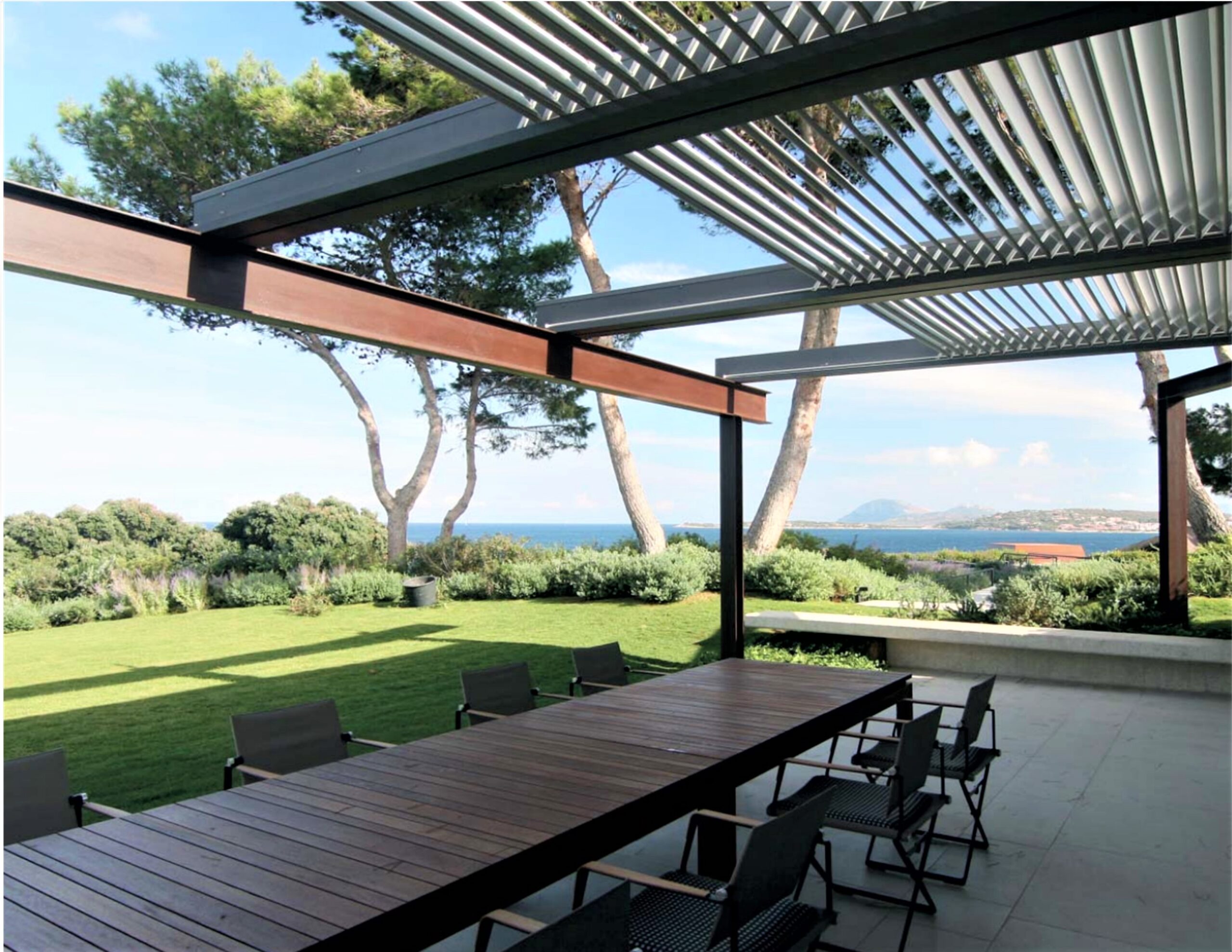 Gördülőtetős pergola